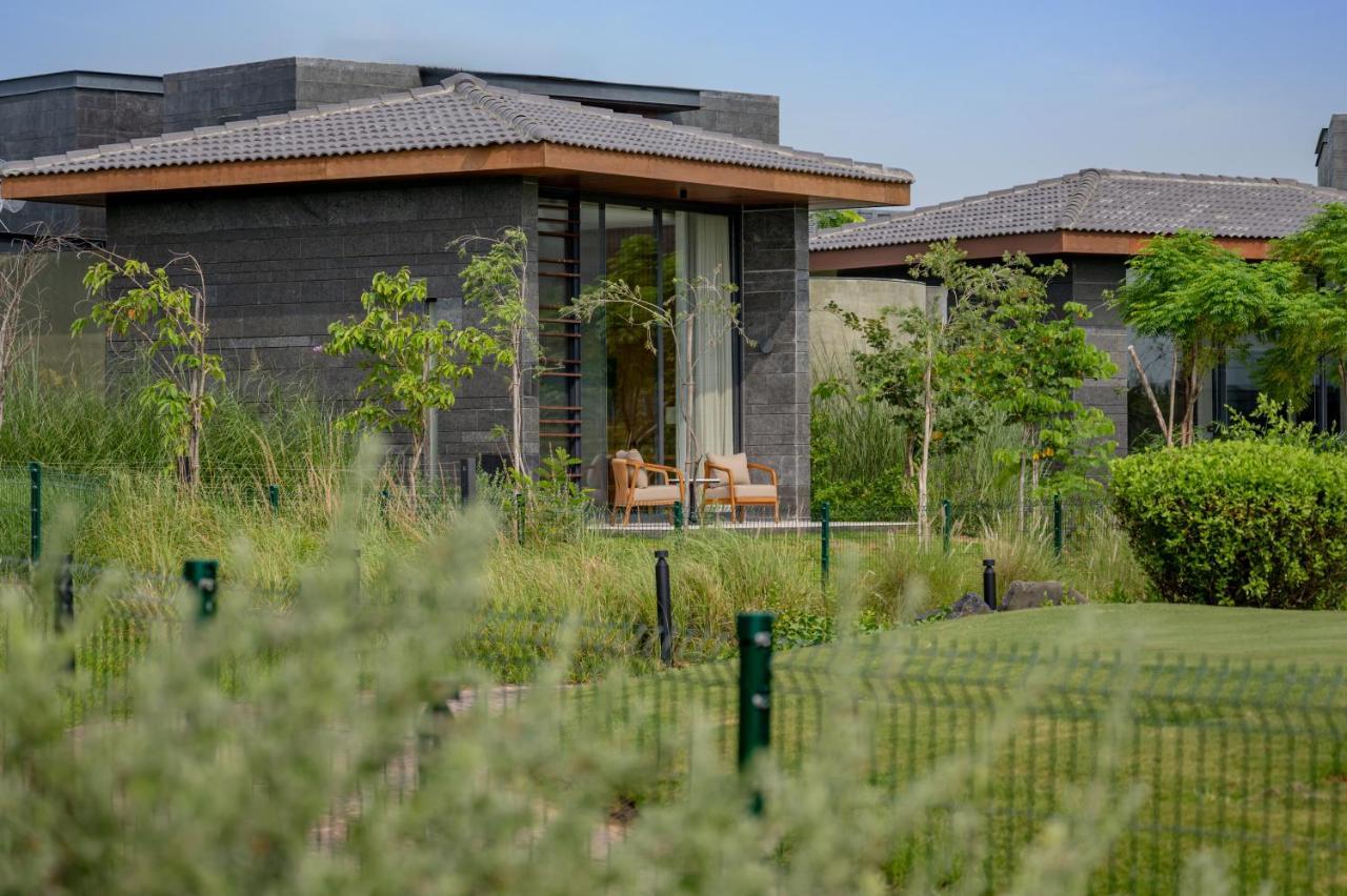 Mysa Zinc Journey By The Fern, Nani Devati Hotel Sānand Kültér fotó