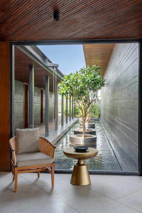 Mysa Zinc Journey By The Fern, Nani Devati Hotel Sānand Kültér fotó